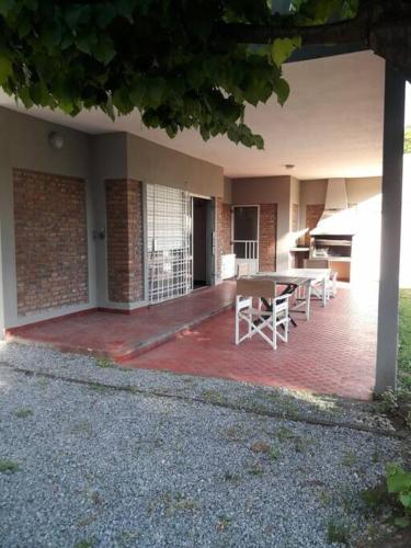 Casa quinta en Ranelagh, cerca de accesos! in Sourigues