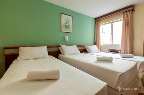 3 twin beds