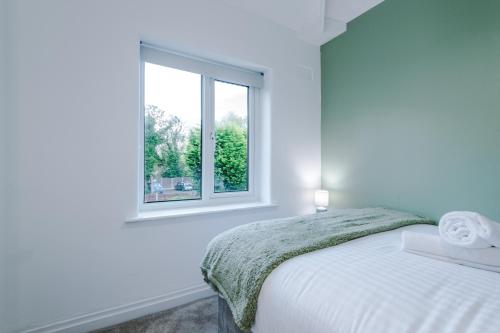 NEW! 4-Bed Home in Manchester by 53 Degrees Property, Ideal for Business & Long Term Contractor Stays, Sleeps 10!, Манчестер (фото 11)