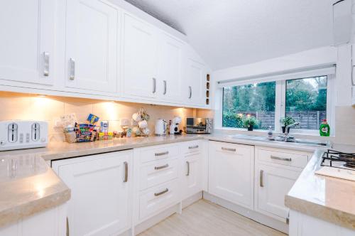 NEW! 4-Bed Home in Manchester by 53 Degrees Property, Ideal for Business & Long Term Contractor Stays, Sleeps 10!, Манчестер (фото 8)
