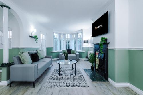 NEW! 4-Bed Home in Manchester by 53 Degrees Property, Ideal for Business & Long Term Contractor Stays, Sleeps 10!, Манчестер (фото 3)