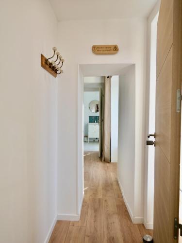 Вхід, D-Day Suites in Carentan