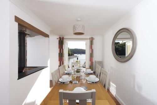 Exterior view, Waterfront House in Malpas (Cornwall)
