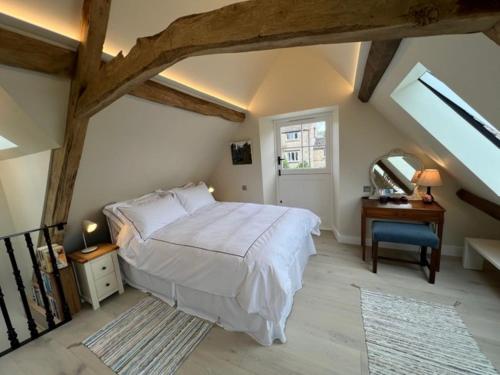 Idyllic secluded hideaway with countryside views on the edge of the Cotswolds in Hailey