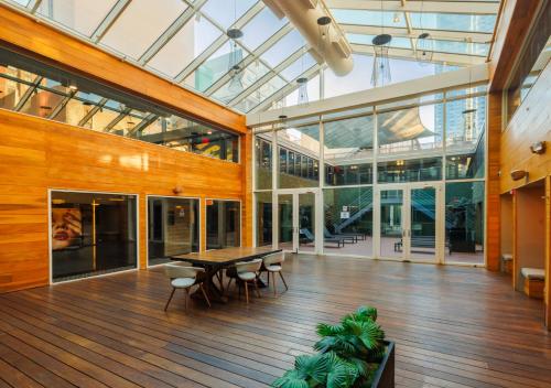 숙소 외관, Hudson Yards Hotel in 미드타운 웨스트