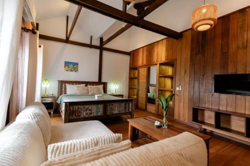 Villa Isann Room Type - Luxurious Wooden House with Swimming Pool