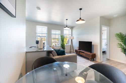 2BR Exclusive Retreat Near Henry Ford thumb 2