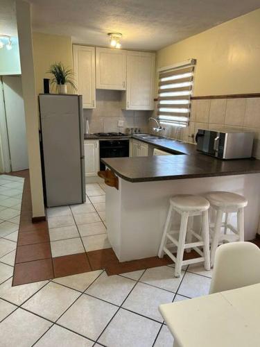 2c - 4 No load shedding 2bed 2bath with garden, Centurion (foto 9)