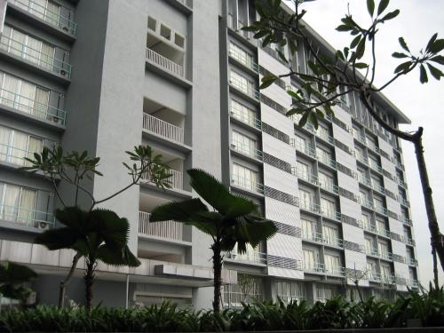 Entrance, One-Stop Residence & Hotel near Chan Sow Lin MRT Station