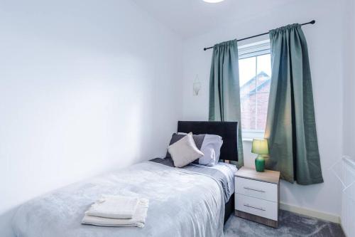 Sleeps 7, Stunning Home, Free Parking, Perfect For Groups, Long Term Disc, Манчестер (фото 8)
