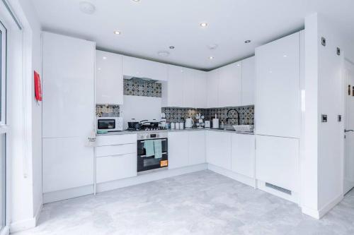 Sleeps 7, Stunning Home, Free Parking, Perfect For Groups, Long Term Disc, Манчестер (фото 7)