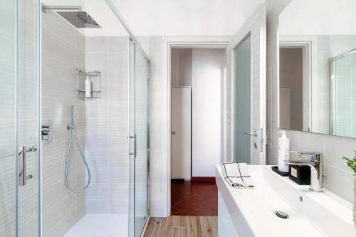 One-Bedroom Standard Apartment image 2