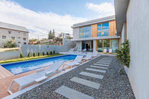 Villa Tabori Hill - 3BR Luxury Villa in Tbilisi