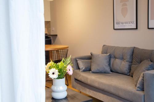 Jasmine Stylish Apartment - Tap to explore photos