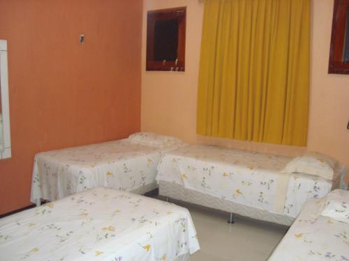 4 twin beds