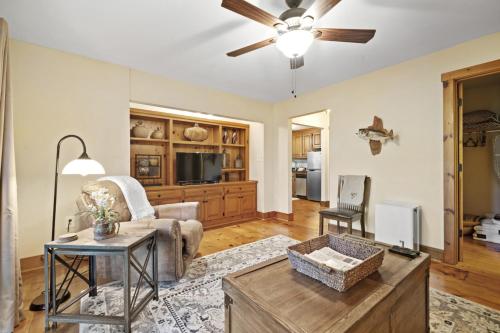 NEW LISTING Sconti Ridge Hideaway in Big Canoe in Holcomb, USA