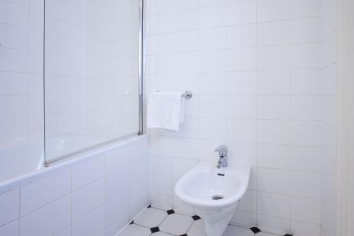 Apartment (4 Adults) image 10