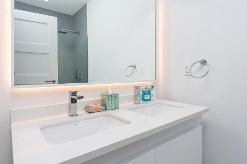 Westmoreland Modern sea View Villa with pool