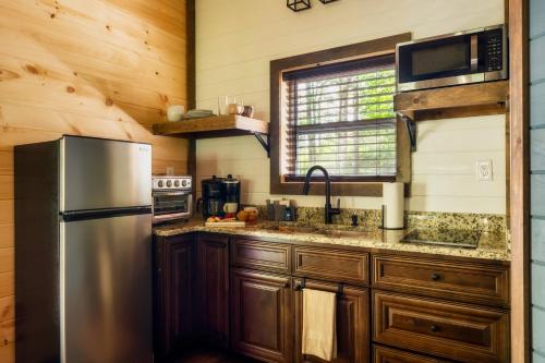 Modern Cabin - The Emerald Nest Modern Cabin - The Emerald Nest