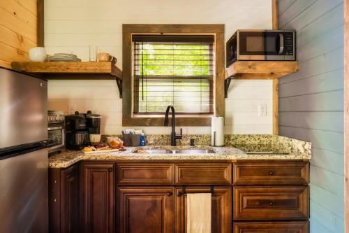 Modern Cabin - The Emerald Nest Modern Cabin - The Emerald Nest