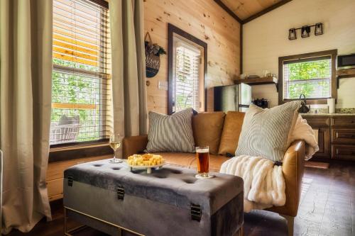 Modern Cabin - The Emerald Nest Modern Cabin - The Emerald Nest