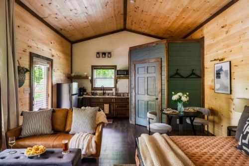 Modern Cabin - The Emerald Nest Modern Cabin - The Emerald Nest