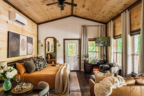 Modern Cabin - The Emerald Nest Modern Cabin - The Emerald Nest