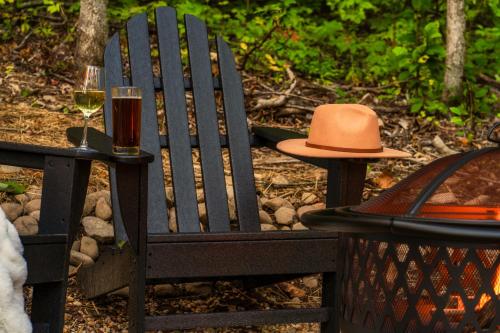 Modern Cabin - The Emerald Nest Modern Cabin - The Emerald Nest