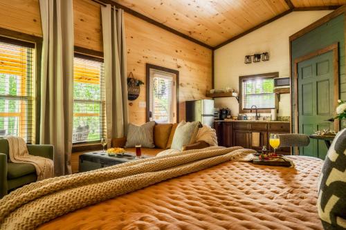 Modern Cabin - The Emerald Nest Modern Cabin - The Emerald Nest