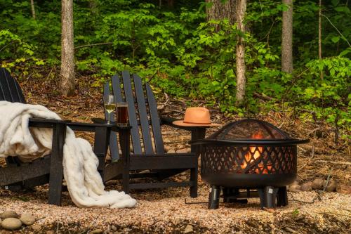 Modern Cabin - The Emerald Nest Modern Cabin - The Emerald Nest