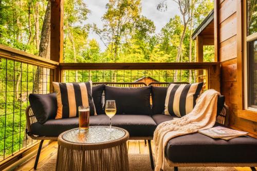 Modern Cabin - The Emerald Nest Modern Cabin - The Emerald Nest