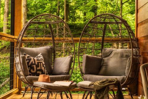 Modern Cabin - The Emerald Nest Modern Cabin - The Emerald Nest