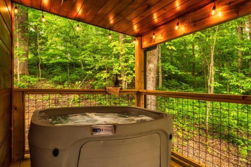 Modern Cabin - The Emerald Nest Modern Cabin - The Emerald Nest