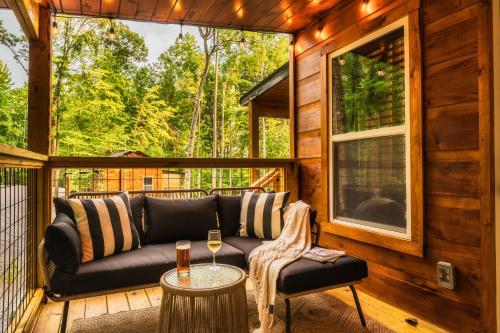 Modern Cabin - The Emerald Nest Modern Cabin - The Emerald Nest