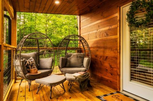 Modern Cabin - The Emerald Nest Modern Cabin - The Emerald Nest