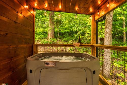 Modern Cabin - The Emerald Nest Modern Cabin - The Emerald Nest