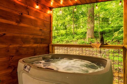 Modern Cabin - The Emerald Nest Modern Cabin - The Emerald Nest