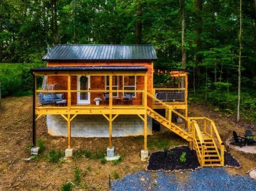 Modern Cabin - The Emerald Nest Modern Cabin - The Emerald Nest