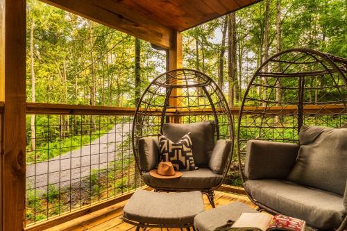 Modern Cabin - The Emerald Nest Modern Cabin - The Emerald Nest