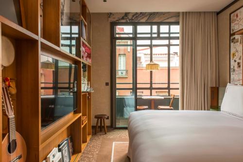 room detail thumbnail 1