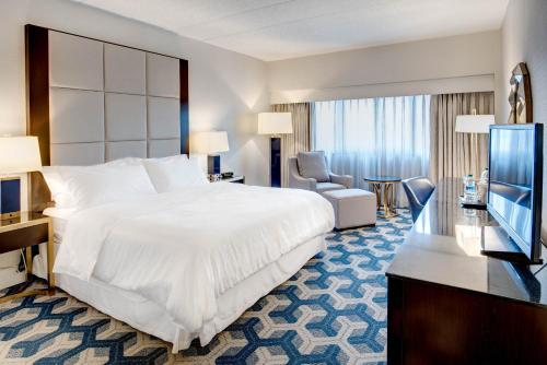 Sheraton Eatontown Hotel - image 2