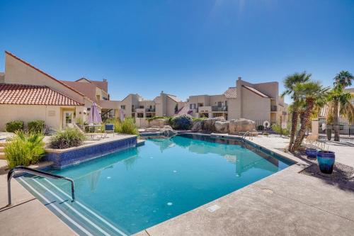 Pool and Hot Tub Updated Tucson Condo with Workspace near สวนฟันทาสติก แฟมิลี ฟัน