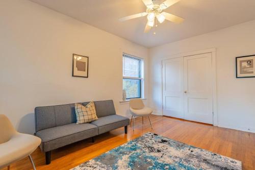 Hyde Park Chic 1BR Prime Location Near UChicago in Chicago, USA