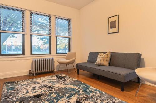 Hyde Park Chic 1BR Prime Location Near UChicago in Chicago, USA