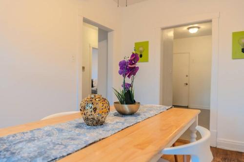 Hyde Park Chic 1BR Prime Location Near UChicago in Chicago, USA