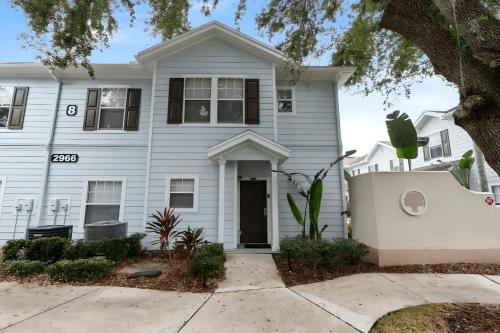 Charming 4-Bedroom Villa Near Disney w/ Clubhouse in Kissimmee, USA