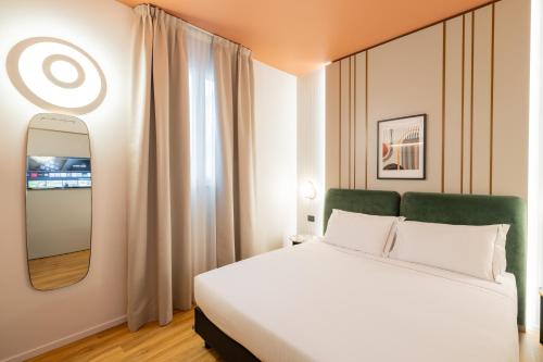Superior Double Room image 10