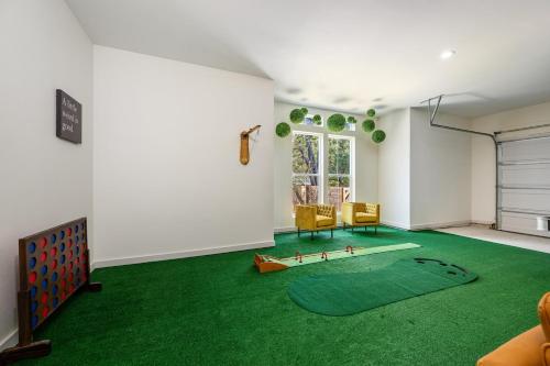 Mini-resort Wpool And Putt in Spicewood, USA