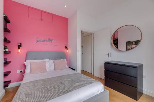 Picture of The Lipstick Palace - Fitzrovia - By Frankie Says