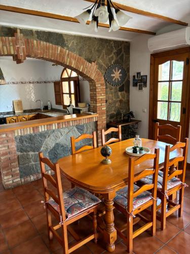 廚房, RuralRusticHome in 阿爾圖拉